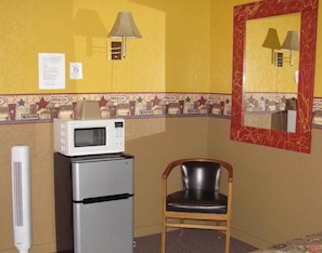 Kamar Standar, 1 Tempat Tidur Queen, Bebas Asap Rokok | Wi-Fi gratis, seprai linen, dan jam alarm