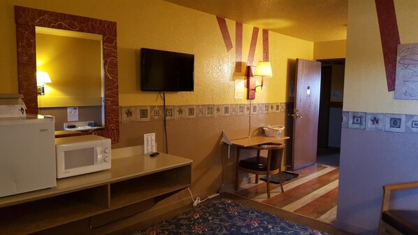 1 bedroom, free WiFi, bed sheets, alarm clocks