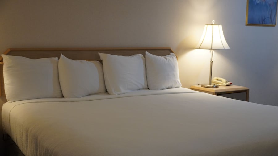 Timberland Inn & Suites