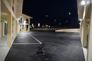 Fachada del alojamiento - Noche