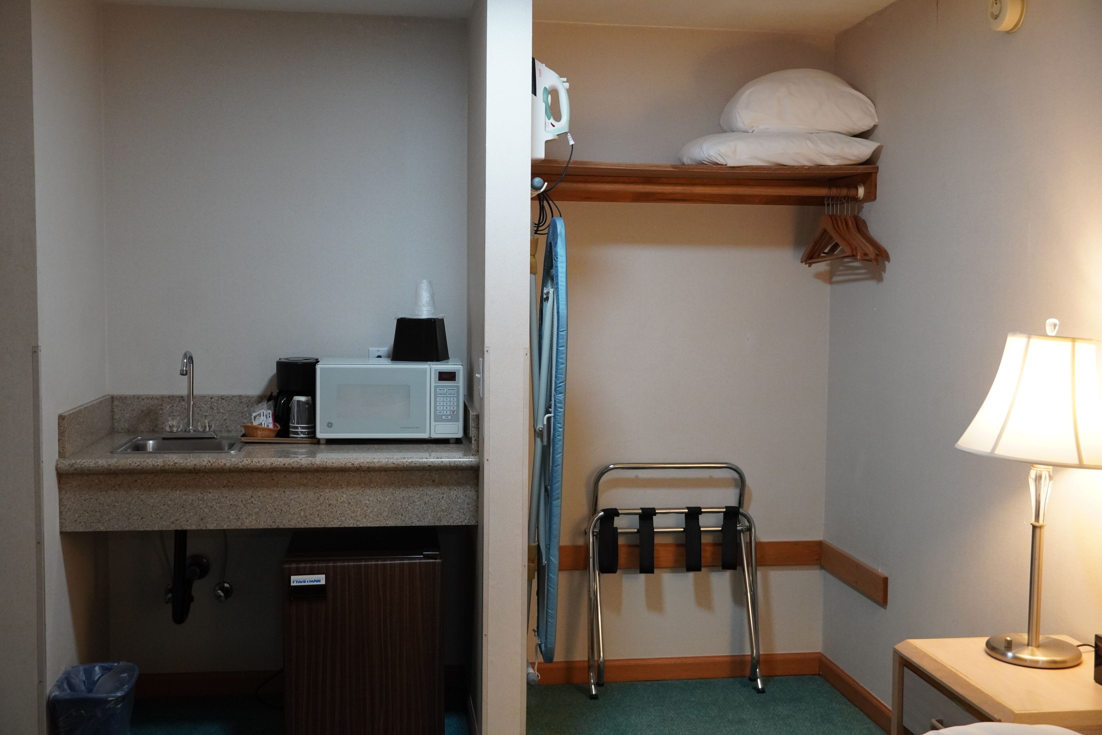 Deluxe Room, 1 King Bed, Non Smoking, Hot Tub