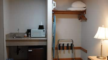 Deluxe Room, 1 King Bed, Non Smoking, Hot Tub