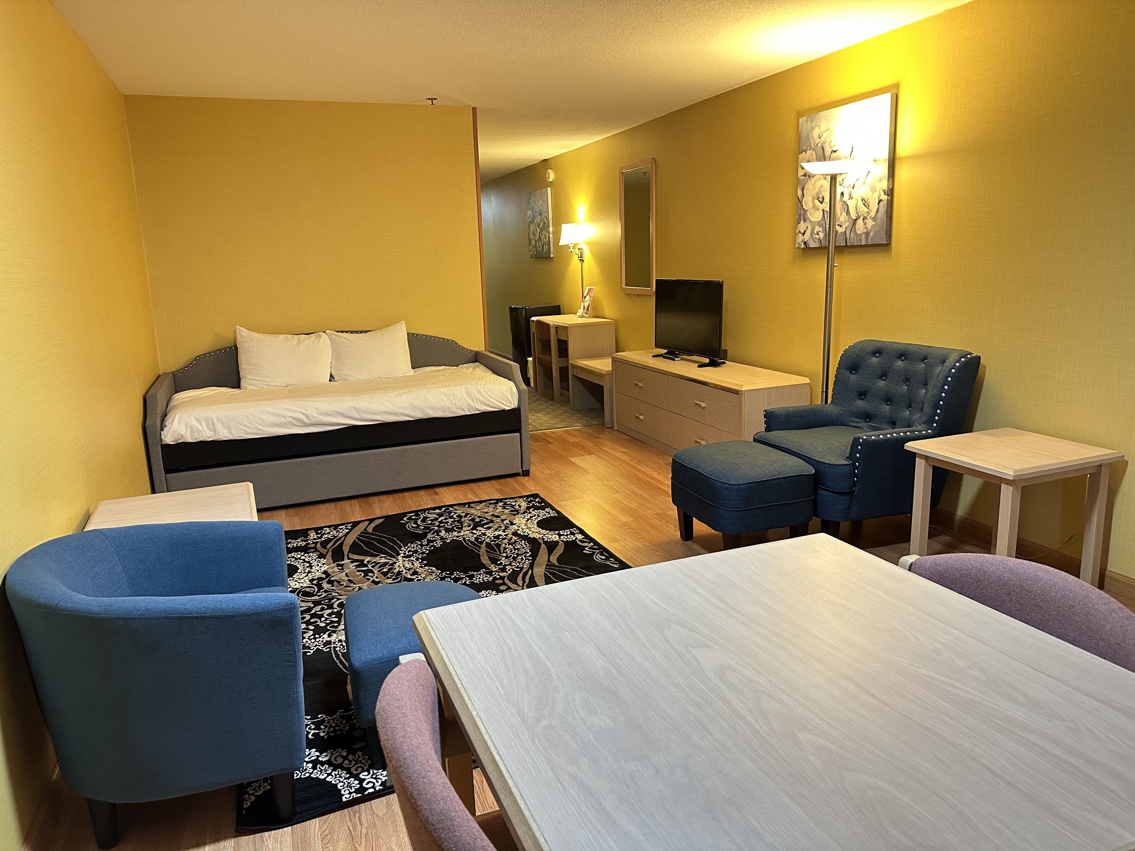 Family Suite, Non Smoking | Living area | 32-inch LED TV with cable channels, TV