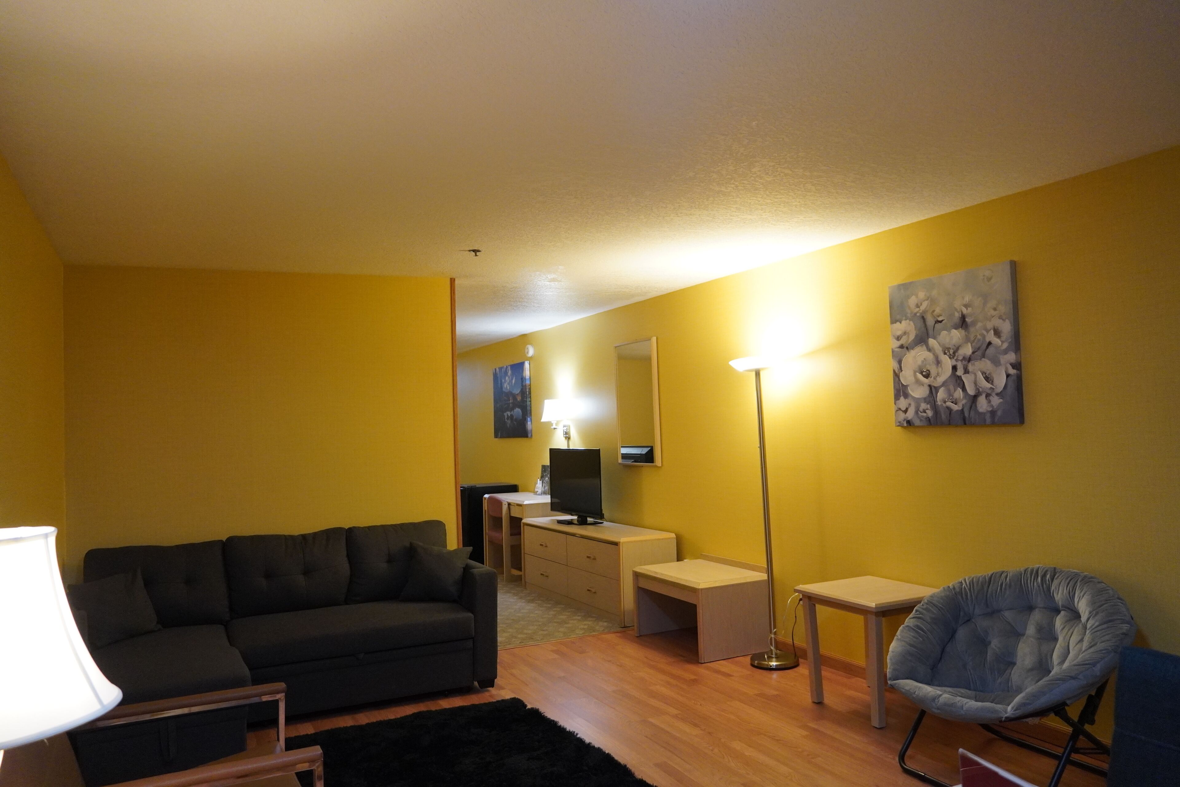 Family Suite, Non Smoking | Living area