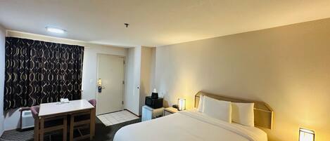 Standard Room, 1 Queen Bed, Non Smoking