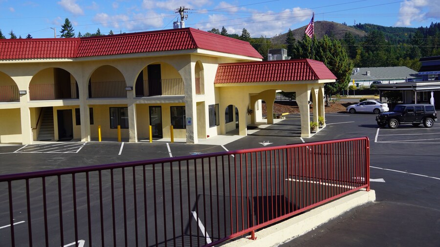 Timberland Inn & Suites