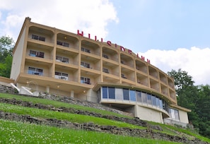 Exterior - Hillside Inn (Madison)