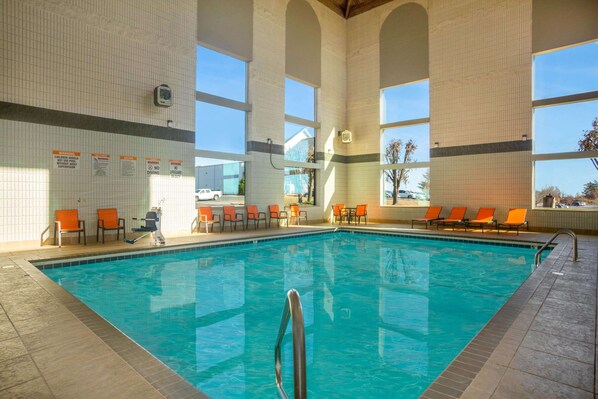 Indoor pool - La Quinta Inn & Suites by Wyndham Branson (Branson)