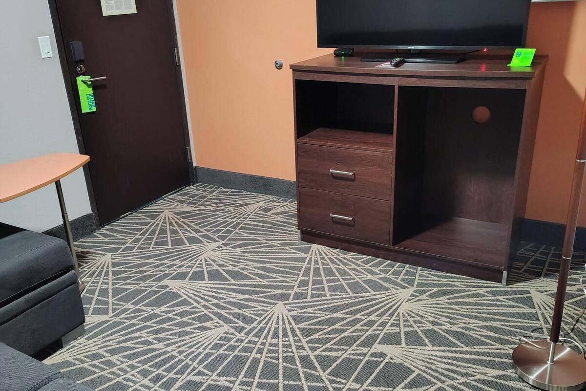 suite, 1 bedroom, non smoking | pillow-top beds, laptop workspace, blackout curtains, iron/ironing board