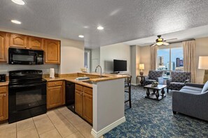 Een koelkast, een magnetron, een koffiezetapparaat/waterkoker