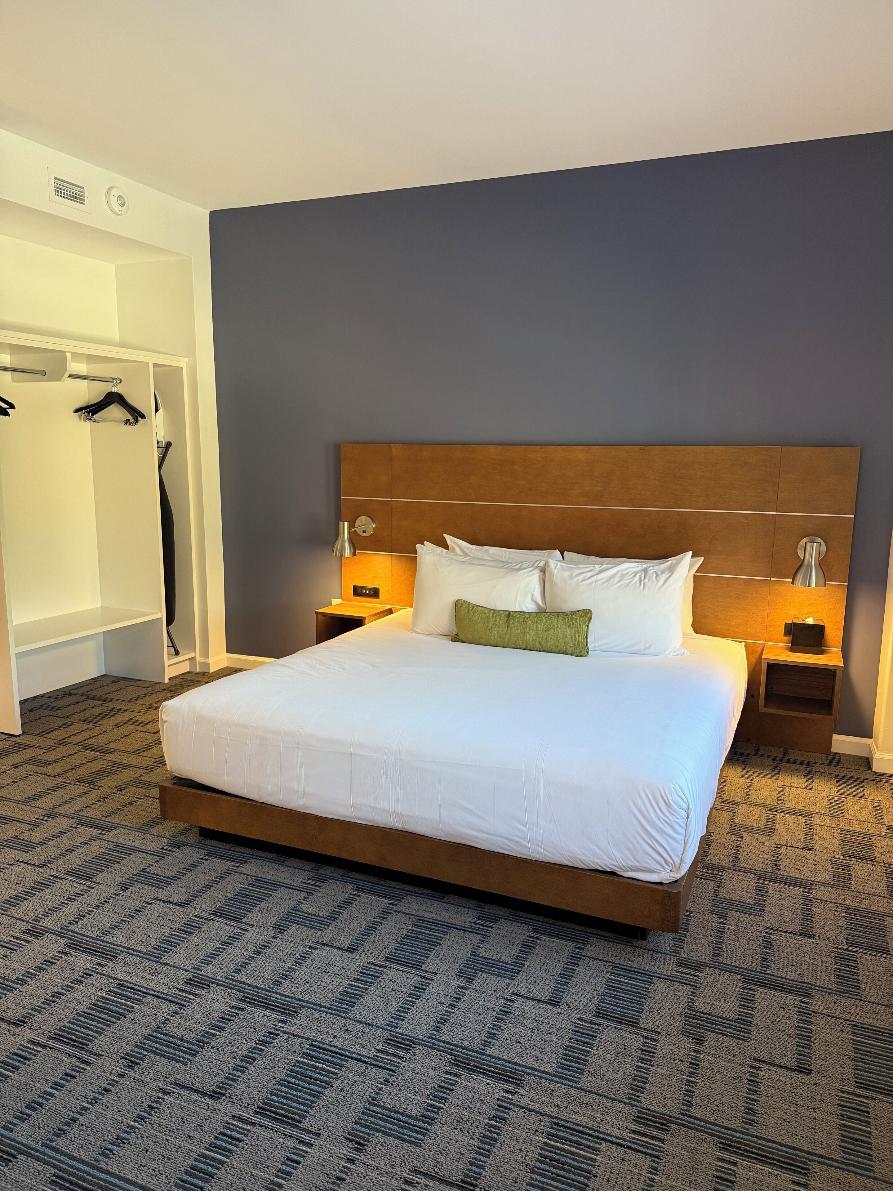 Suite, 1 Queen Bed | Premium bedding, desk, laptop workspace, iron/ironing board