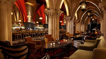 19 restoran, melayani makan siang, makan malam; sajian masakan Italia