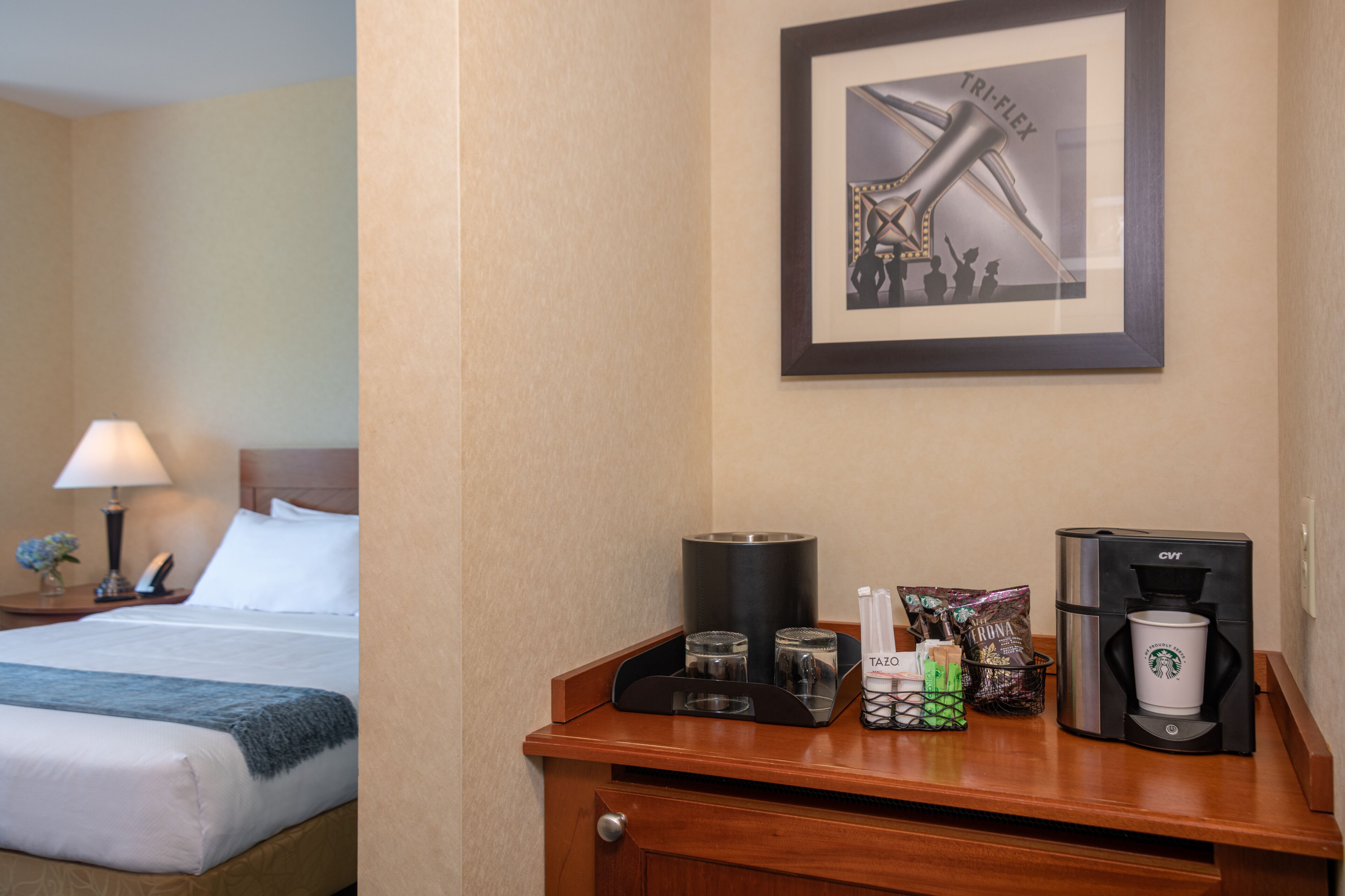 standard room, 1 king bed | hypo-allergenic bedding, desk, laptop workspace, blackout curtains