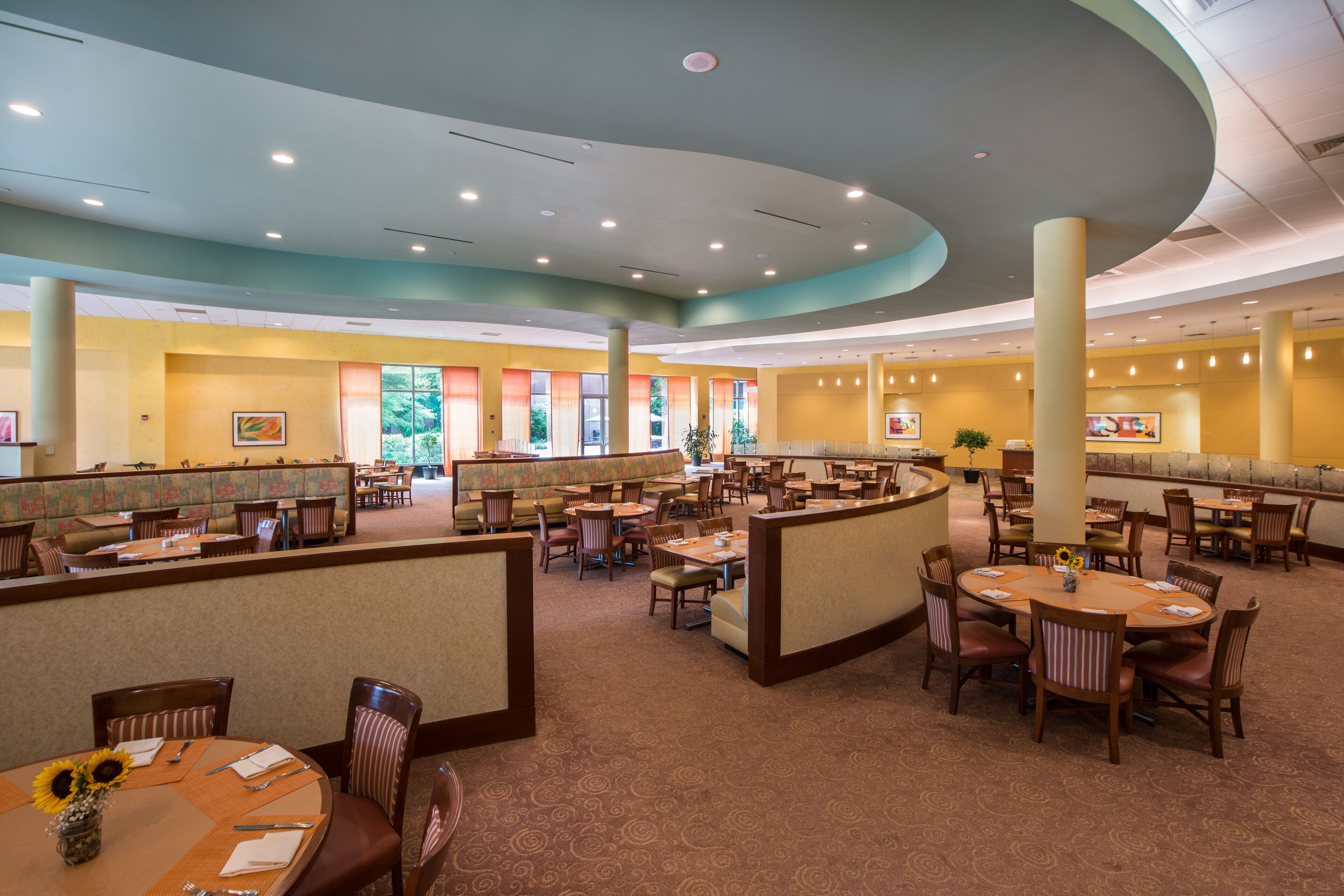 2 restaurants, breakfast served