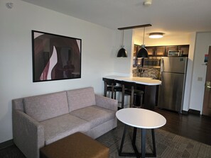 Desk, iron/ironing board, free cribs/infant beds, wired internet - Staybridge Suites Colorado Springs North by IHG (Colorado Springs)