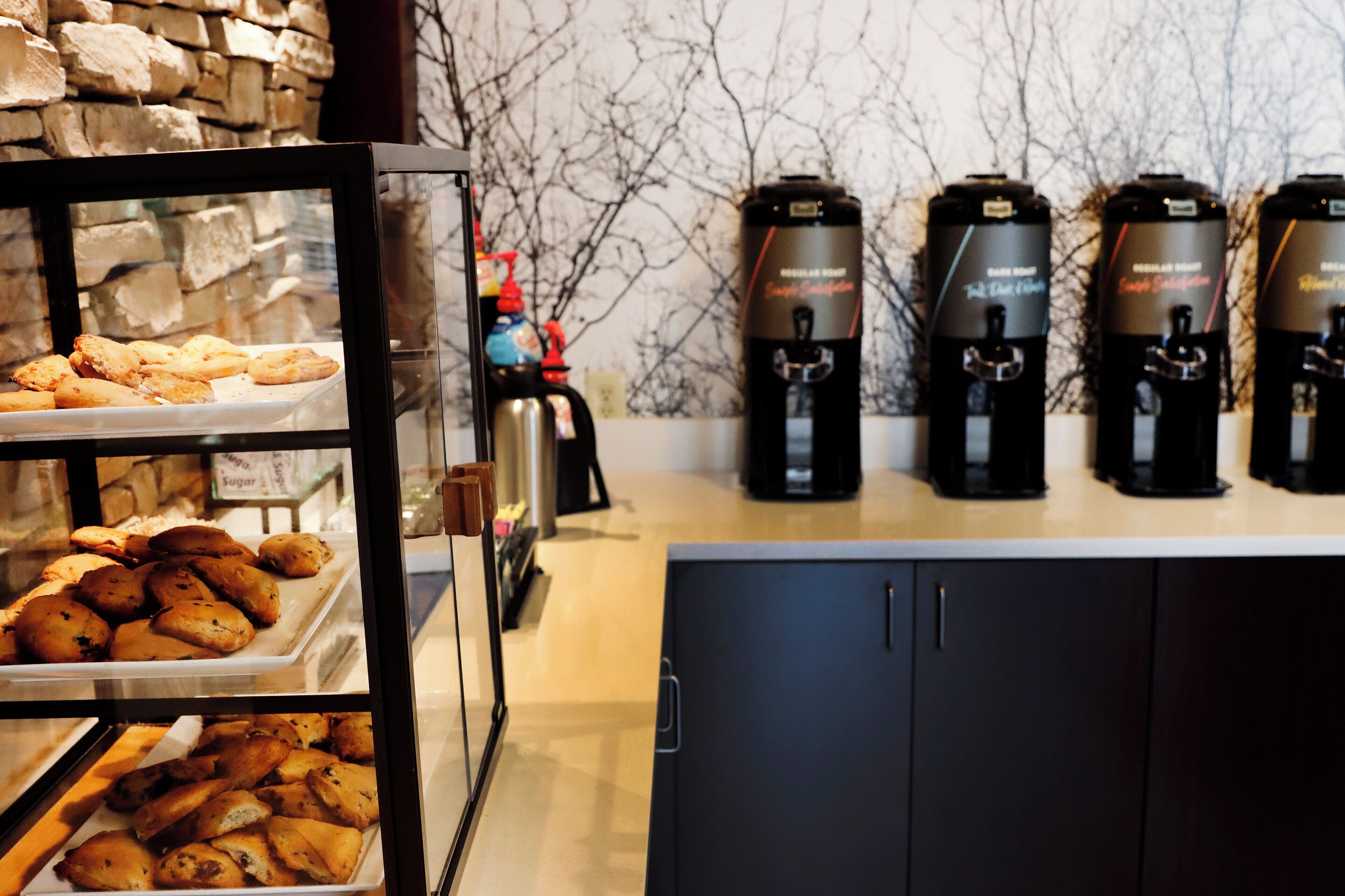 free buffet breakfast