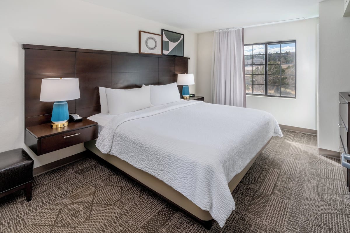Phòng Suite, 1 phòng ngủ, bếp | Bàn, bàn ủi/dụng cụ ủi quần áo, nôi (giường cho trẻ sơ sinh) miễn phí