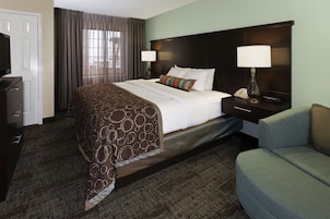 Egyptian cotton sheets, premium bedding, pillowtop beds, desk