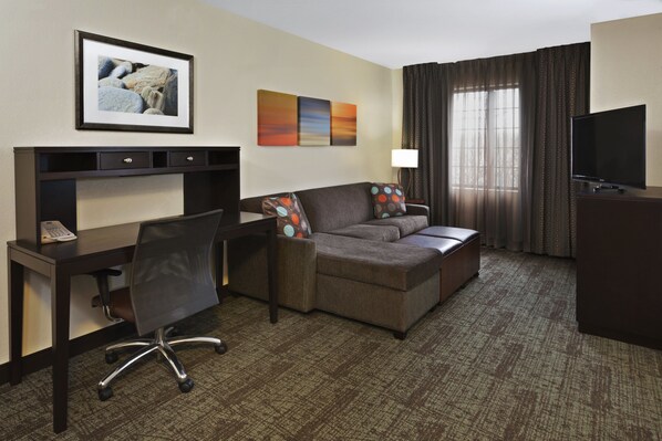 ห้องสวีท, 1 ห้องนอน, ห้องครัว (1 King Bed, Sofa Bed) | ผ้าปู ที่นอนฝ้ายอียิปต์, เครื่องนอนระดับพรีเมียม