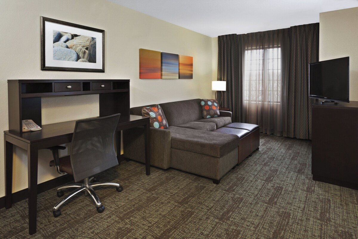 ห้องสวีท, 1 ห้องนอน, ห้องครัว (1 King Bed, Sofa Bed) | ผ้าปูที่นอนฝ้ายอียิปต์, เครื่องนอนระดับพรีเมียม