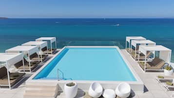 Indoor pool, 2 outdoor pools, pool umbrellas, pool loungers