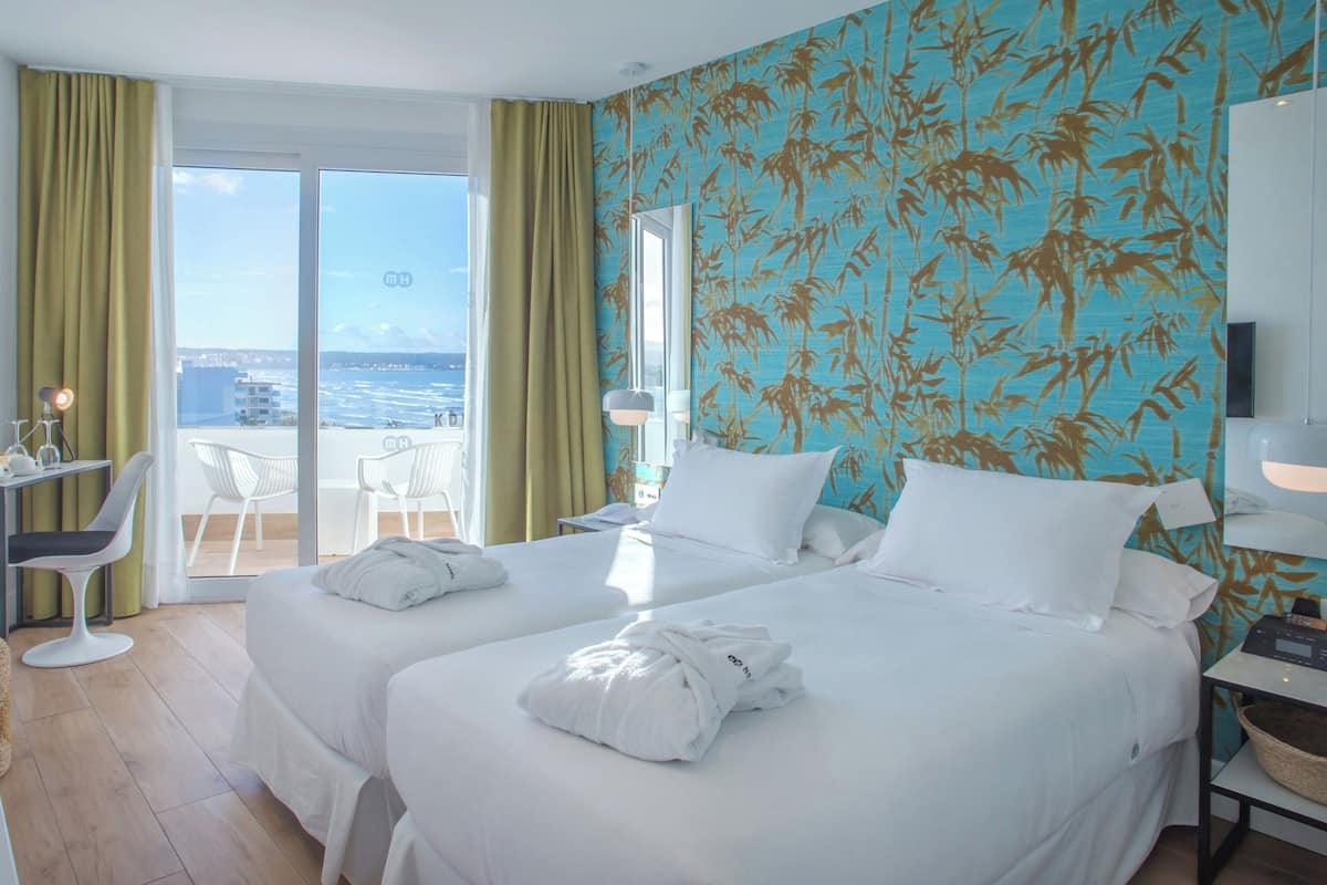 In-room safe, desk, free WiFi, bed sheets