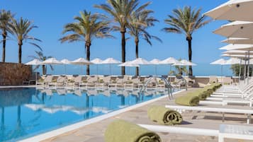 Indoor pool, 2 outdoor pools, pool umbrellas, pool loungers