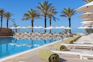 Indoor pool, 2 outdoor pools, pool umbrellas, pool loungers