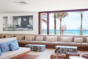 Lobby sitting area - HM Gran Fiesta Hotel (Palma de Mallorca)