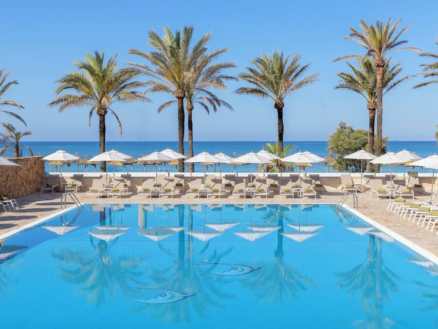 Indoor pool, 2 outdoor pools, pool umbrellas, sun loungers