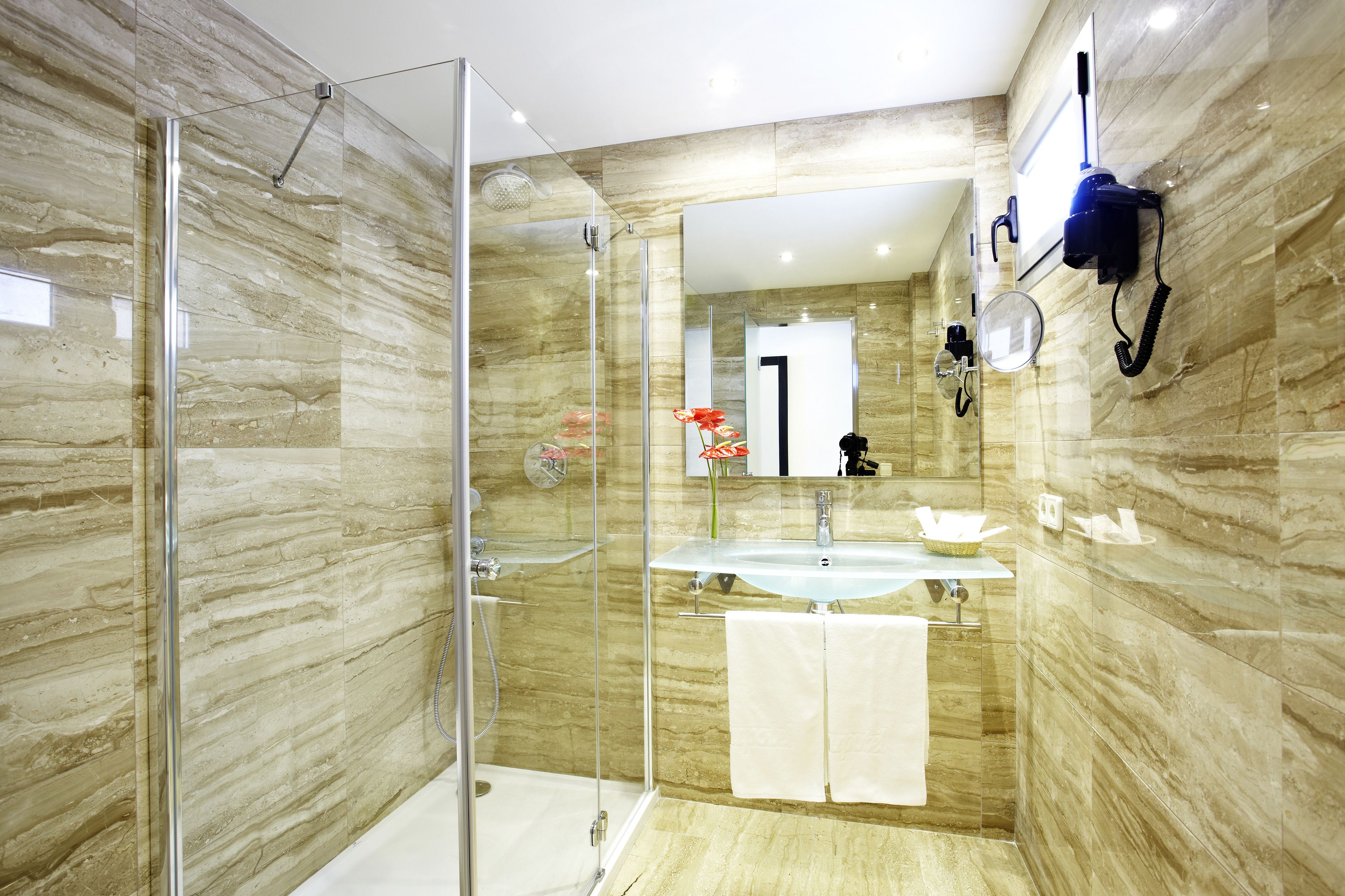 shower, free toiletries, hair dryer, towels