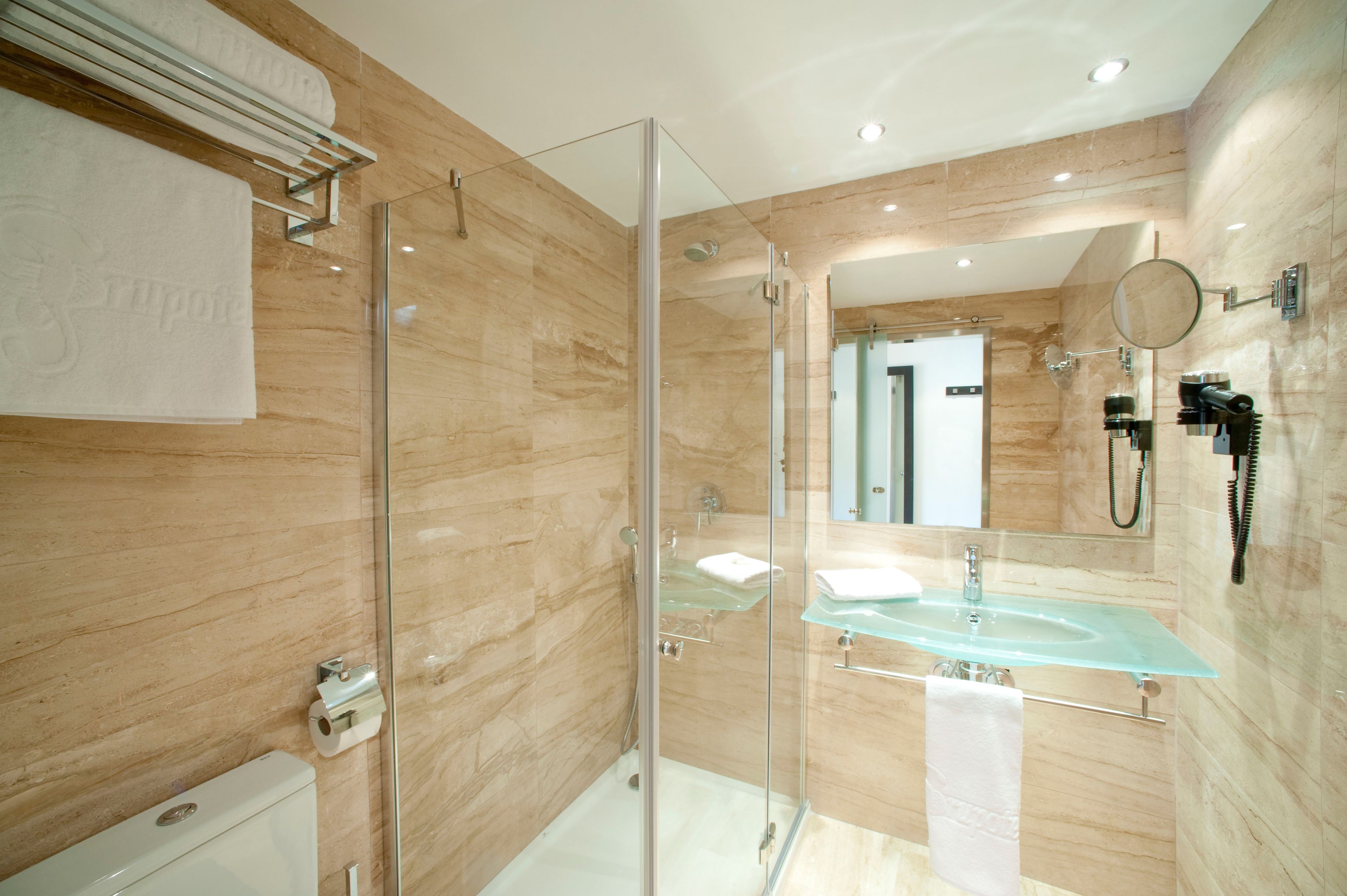 shower, free toiletries, hair dryer, towels