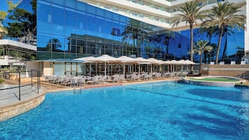 Innendørsbasseng og utendørsbasseng