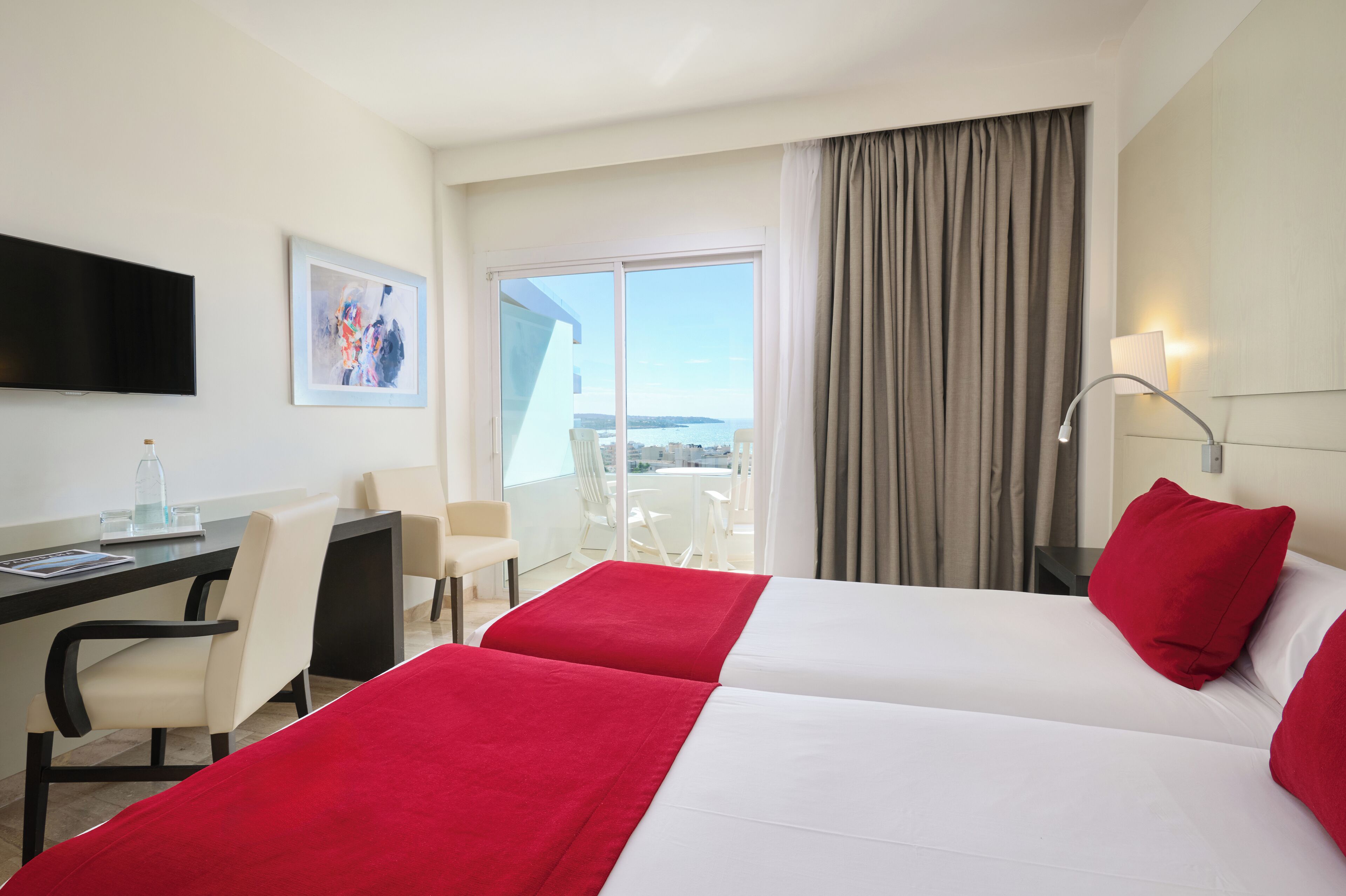 double room, balcony, sea view | 1 bedroom, hypo-allergenic bedding, minibar, desk