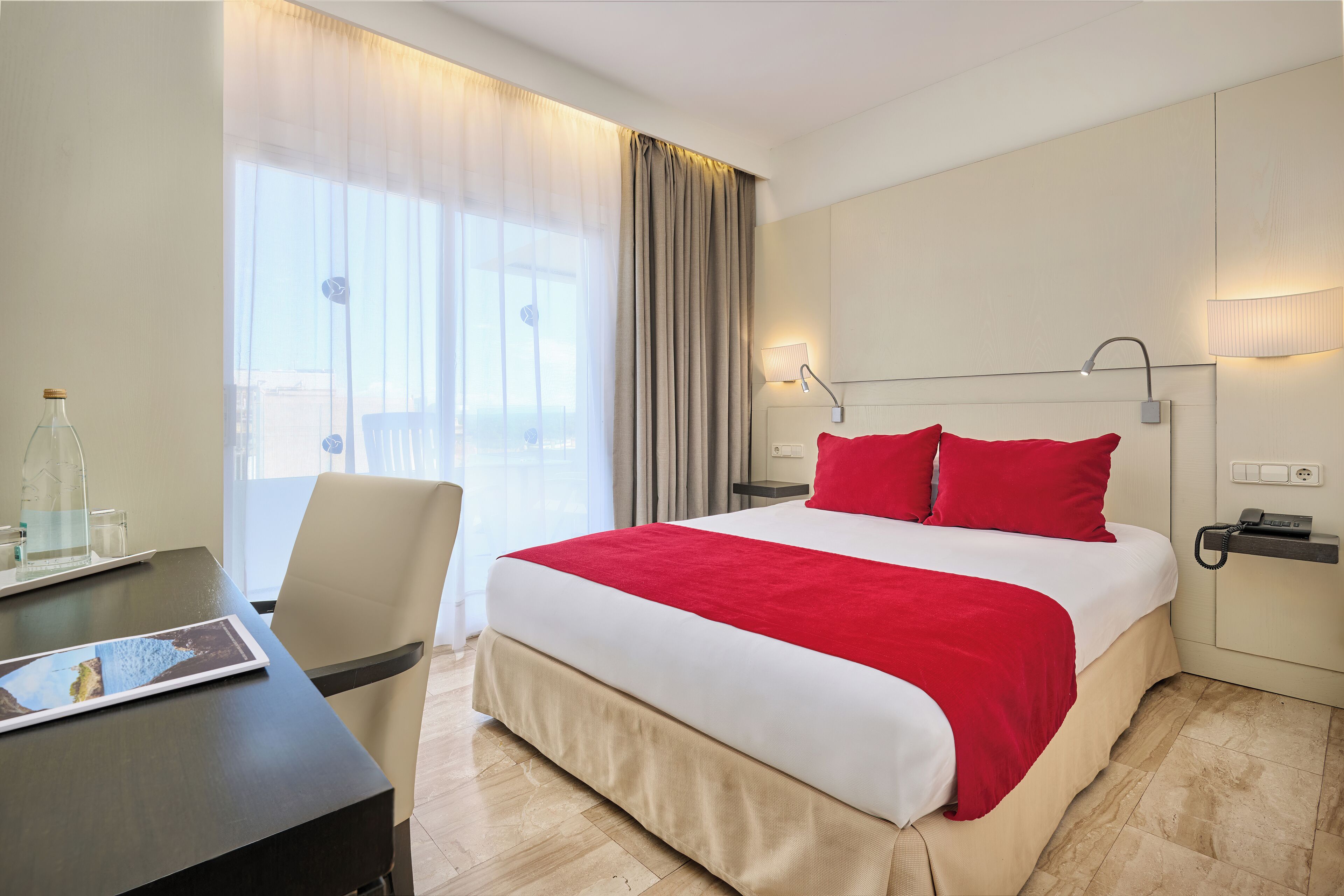 single room, balcony | 1 bedroom, hypo-allergenic bedding, minibar, desk