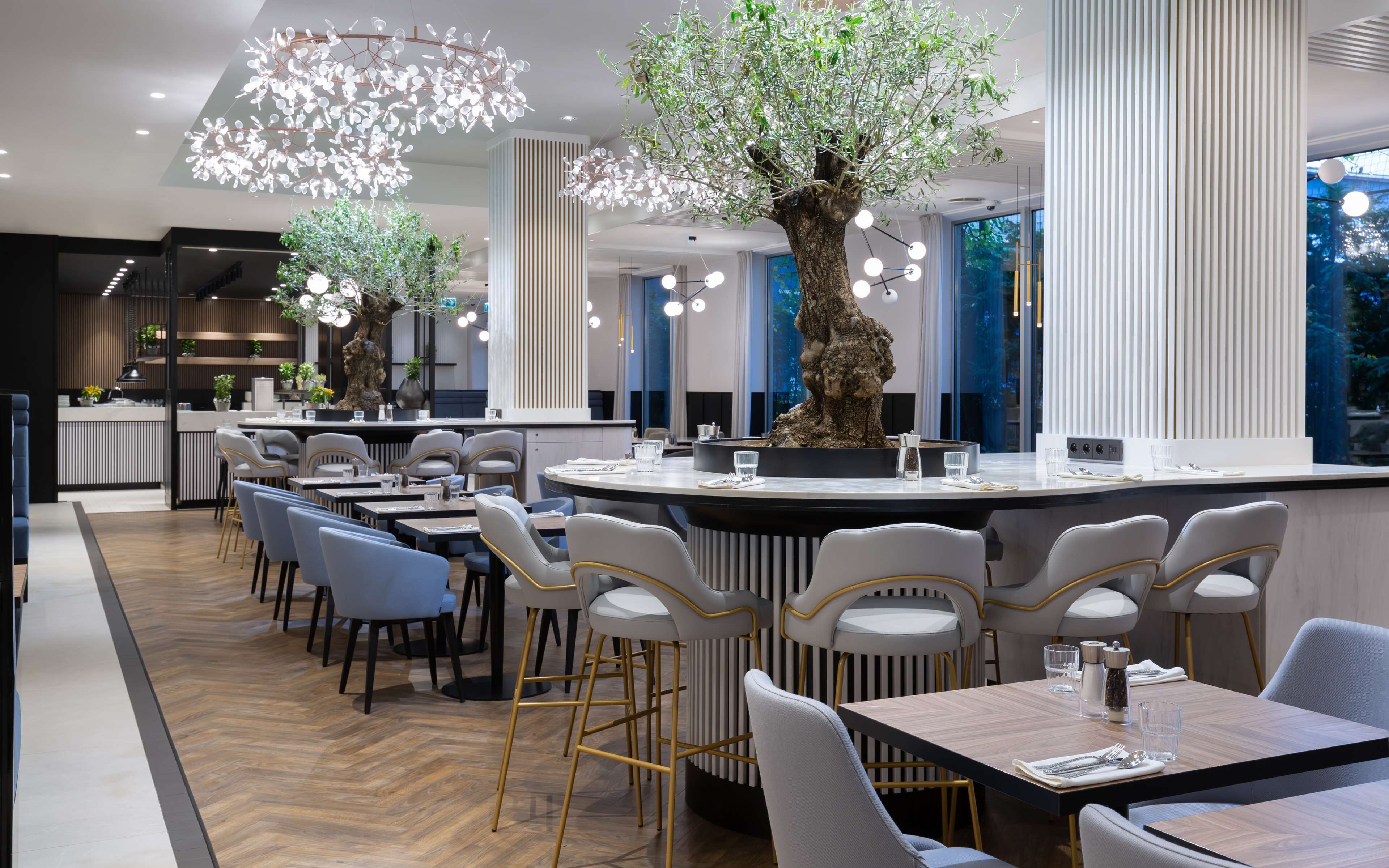 每日供应自助式早餐（每人 PLN 115）