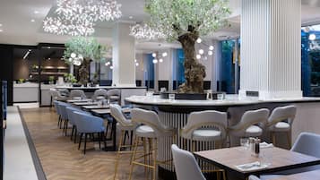 Daily buffet breakfast (PLN 115 per person)