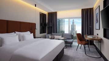 Hypo-allergenic bedding, in-room safe, individually decorated, desk