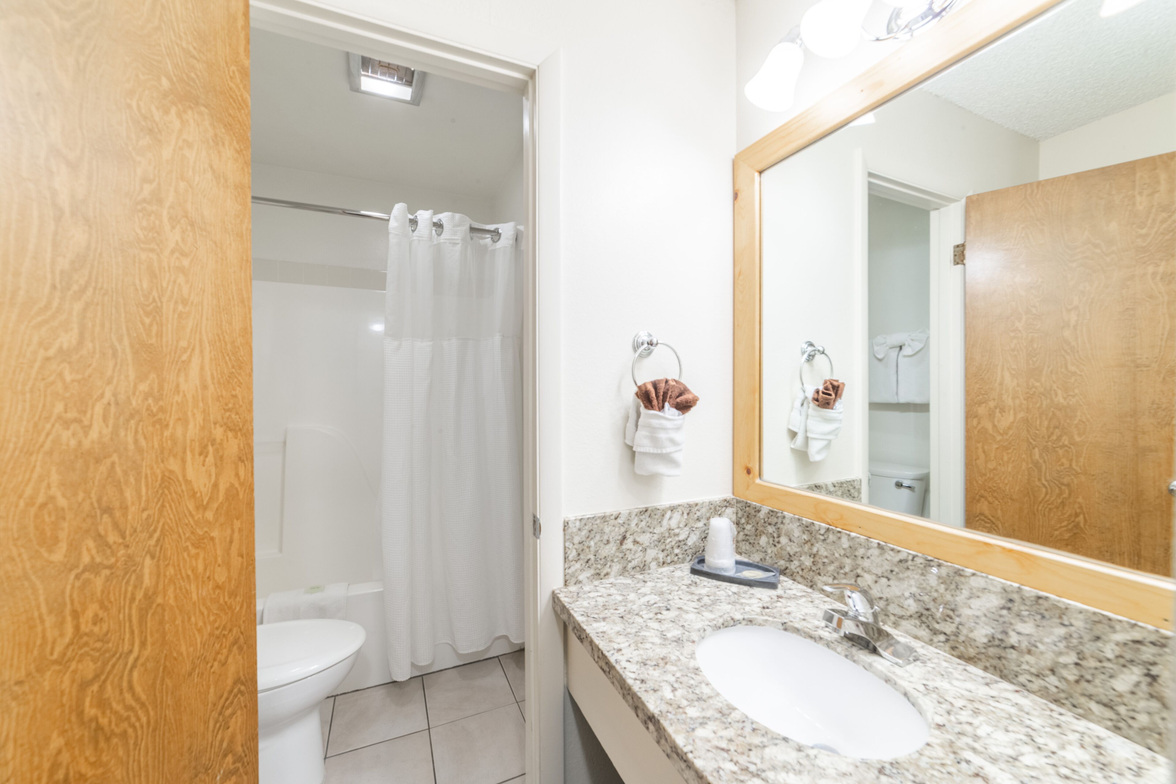 standard room, 1 king bed | 1 bedroom, in-room safe, desk, blackout curtains