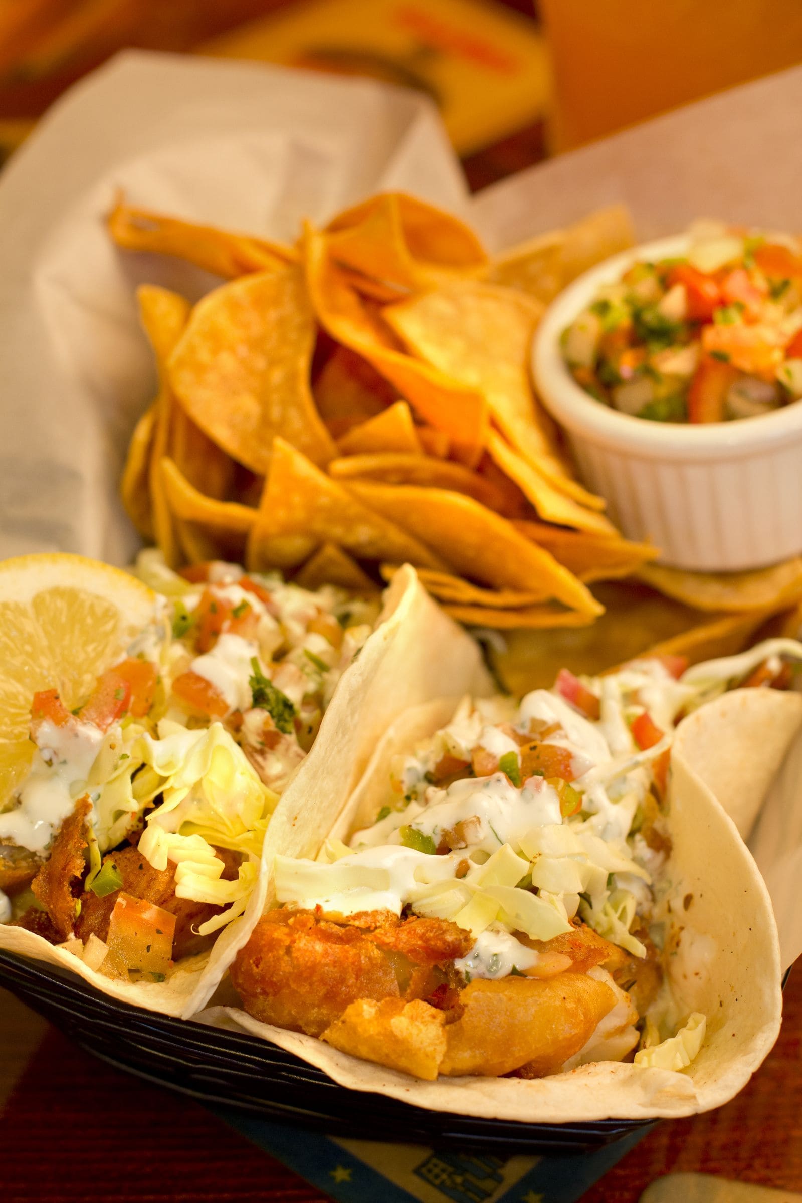 serves dinner and happy hour