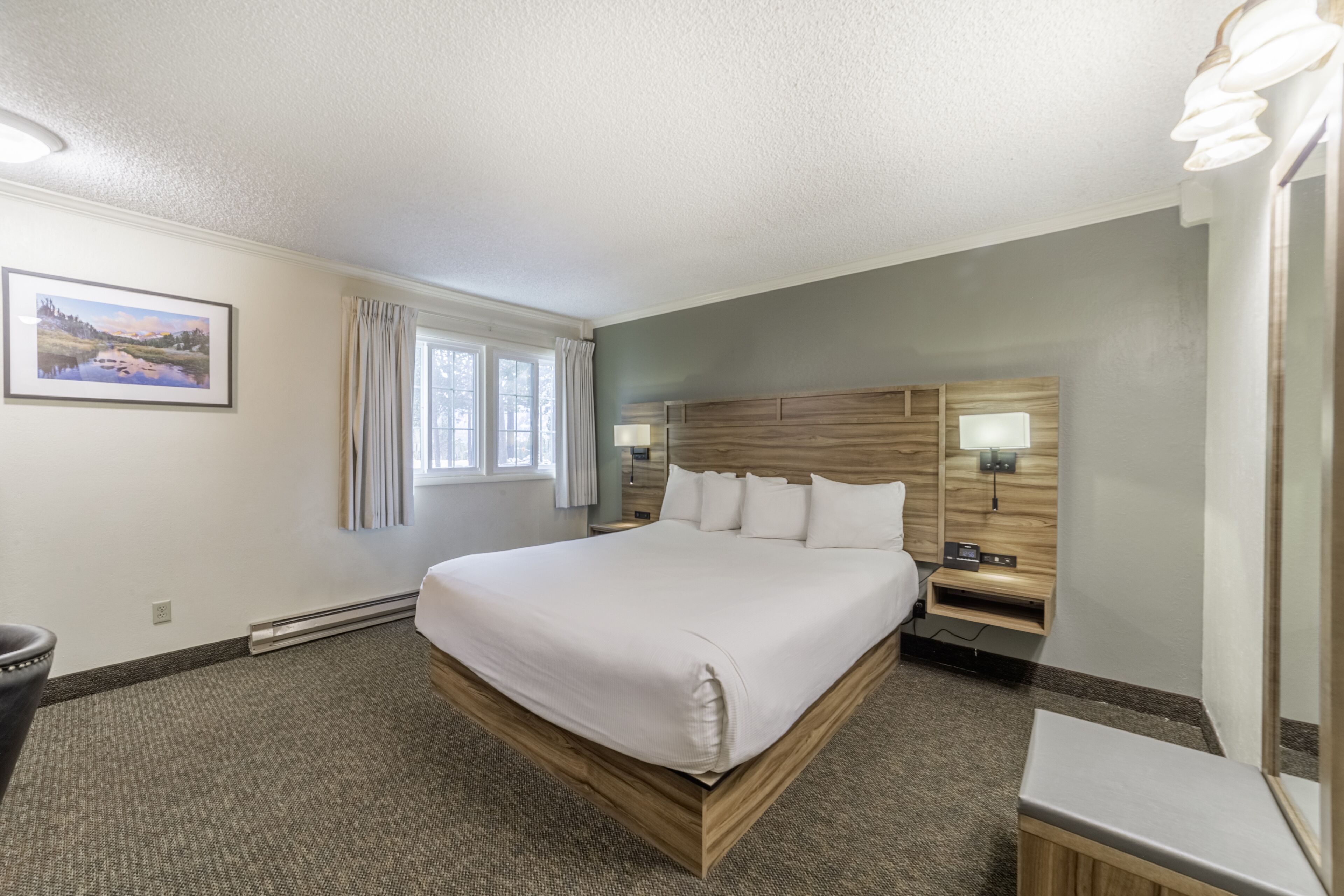 standard room, 1 king bed | 1 bedroom, in-room safe, desk, blackout curtains