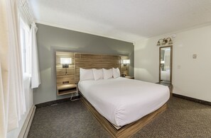 Standard Room, 1 King Bed | In-room safe, desk, blackout curtains, iron/ironing board - Alpenhof Lodge (Mammoth Lakes)