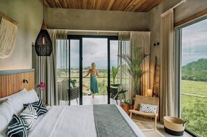 Luxury Room, 1 King Bed | Premium bedding, in-room safe, laptop workspace, iron/ironing board