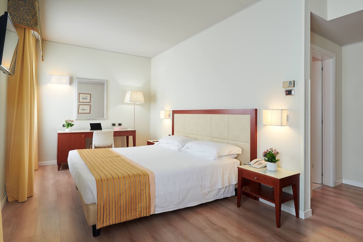 Couette en duvet, minibar, coffre-fort, bureau