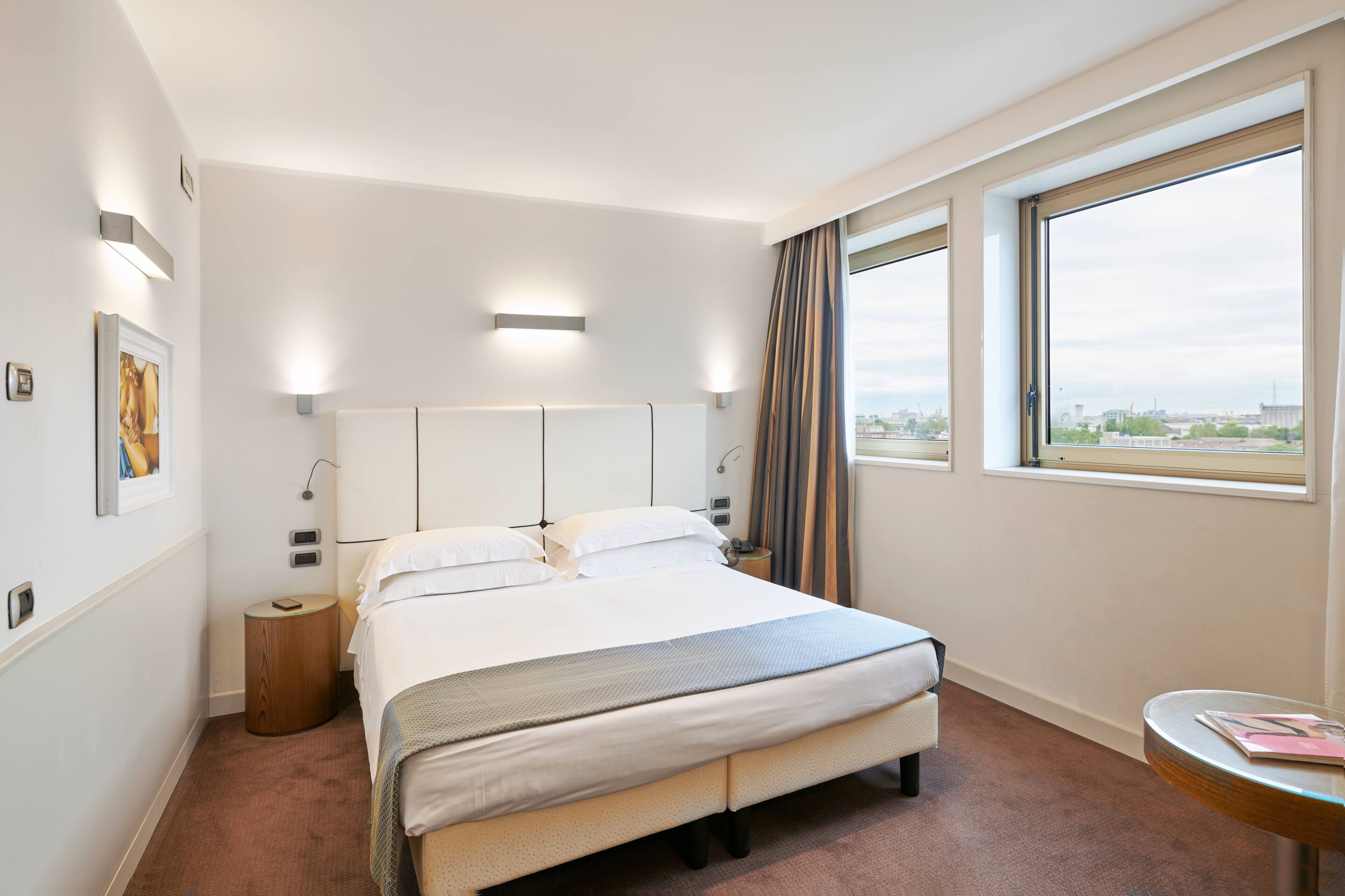 Couette en duvet, minibar, coffre-fort, bureau