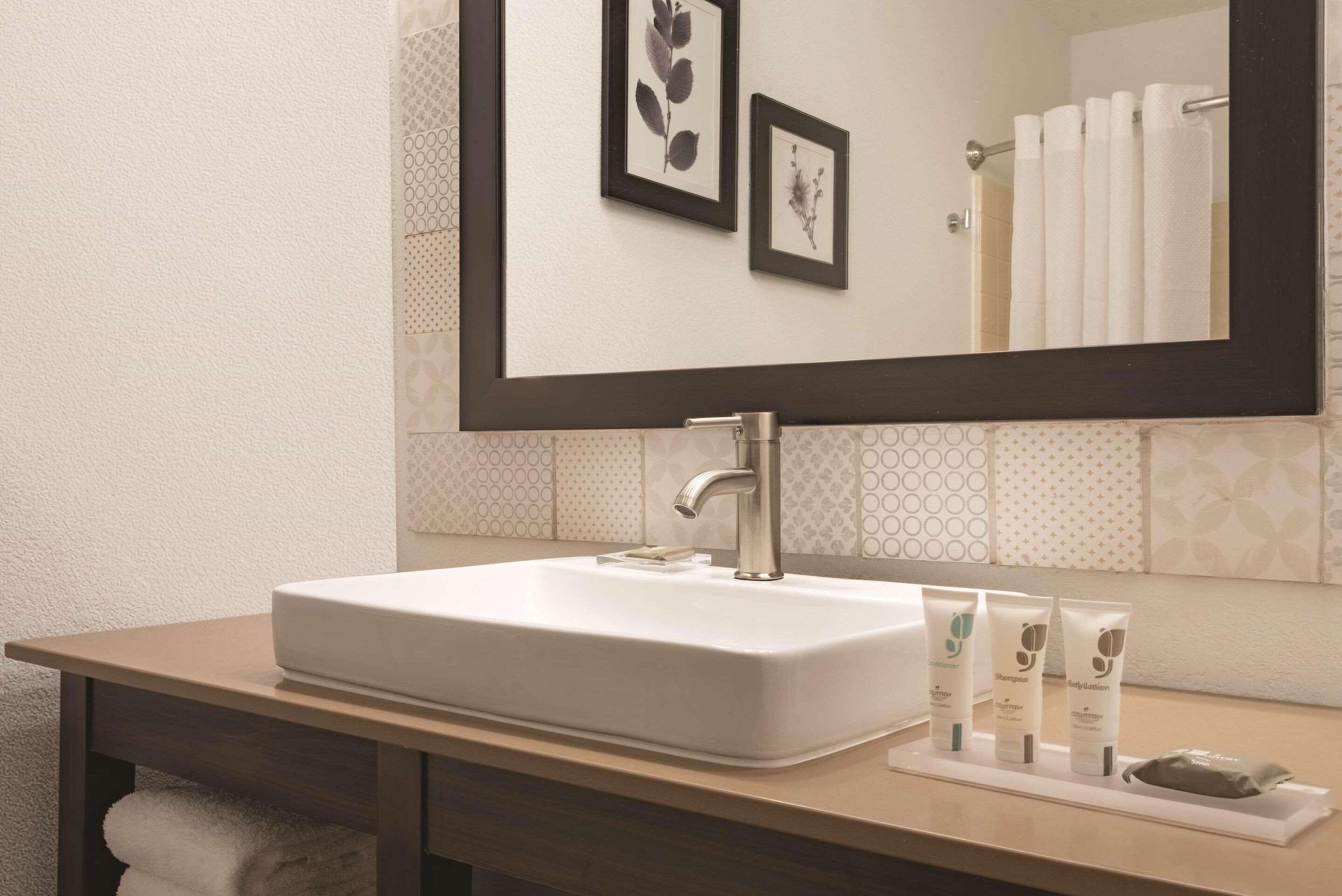 1 bedroom, premium bedding, desk, blackout curtains