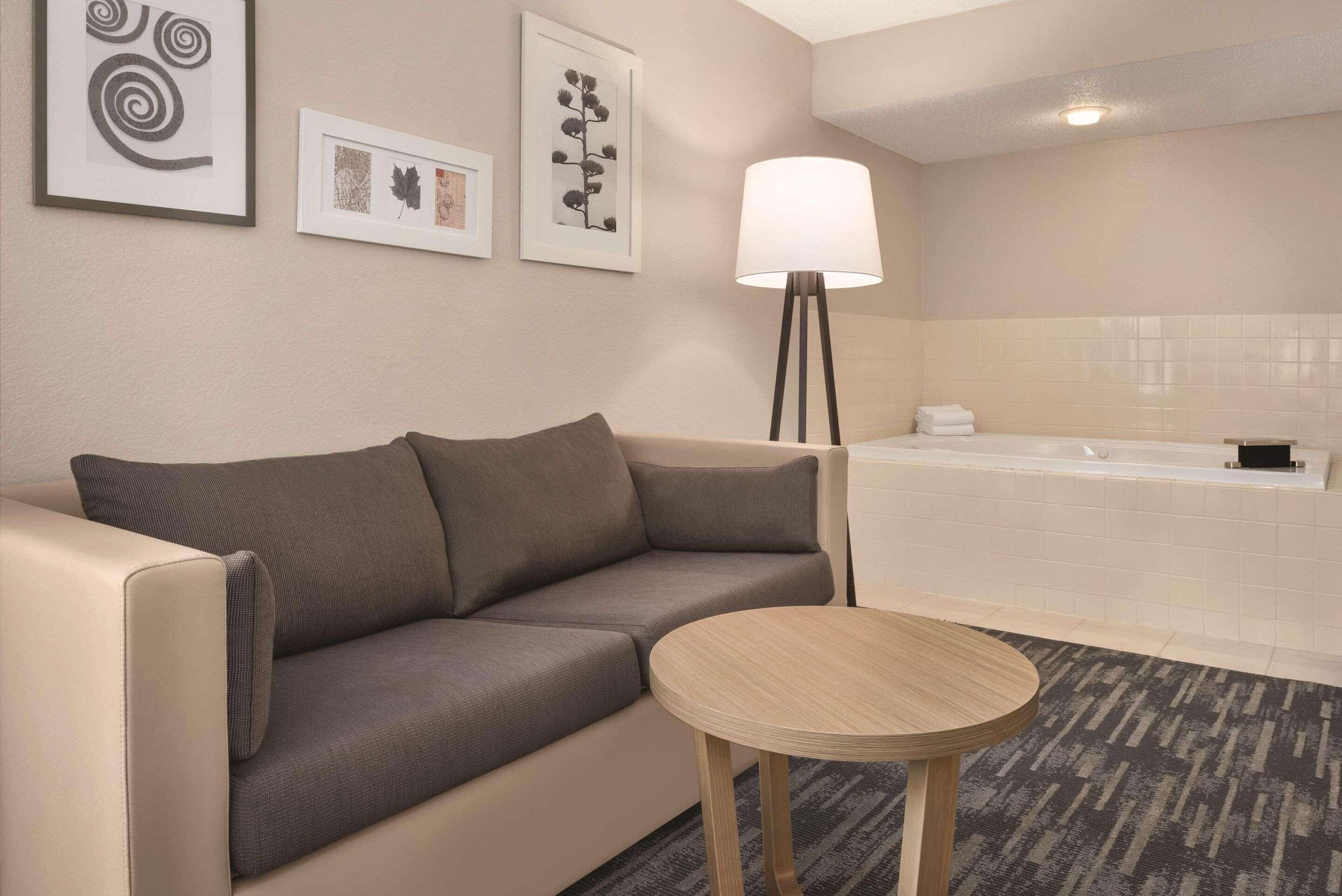 suite, 1 king bed, non smoking, jetted tub | 1 bedroom, premium bedding, desk, blackout curtains