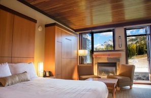 Escritorio, wifi gratis y ropa de cama 