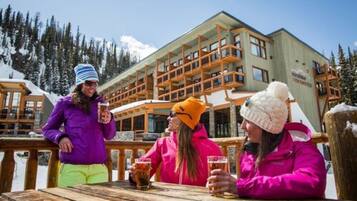 2 restaurants, breakfast, lunch, dinner served; local cuisine