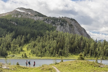Property grounds at Sunshine Mountain Lodge
